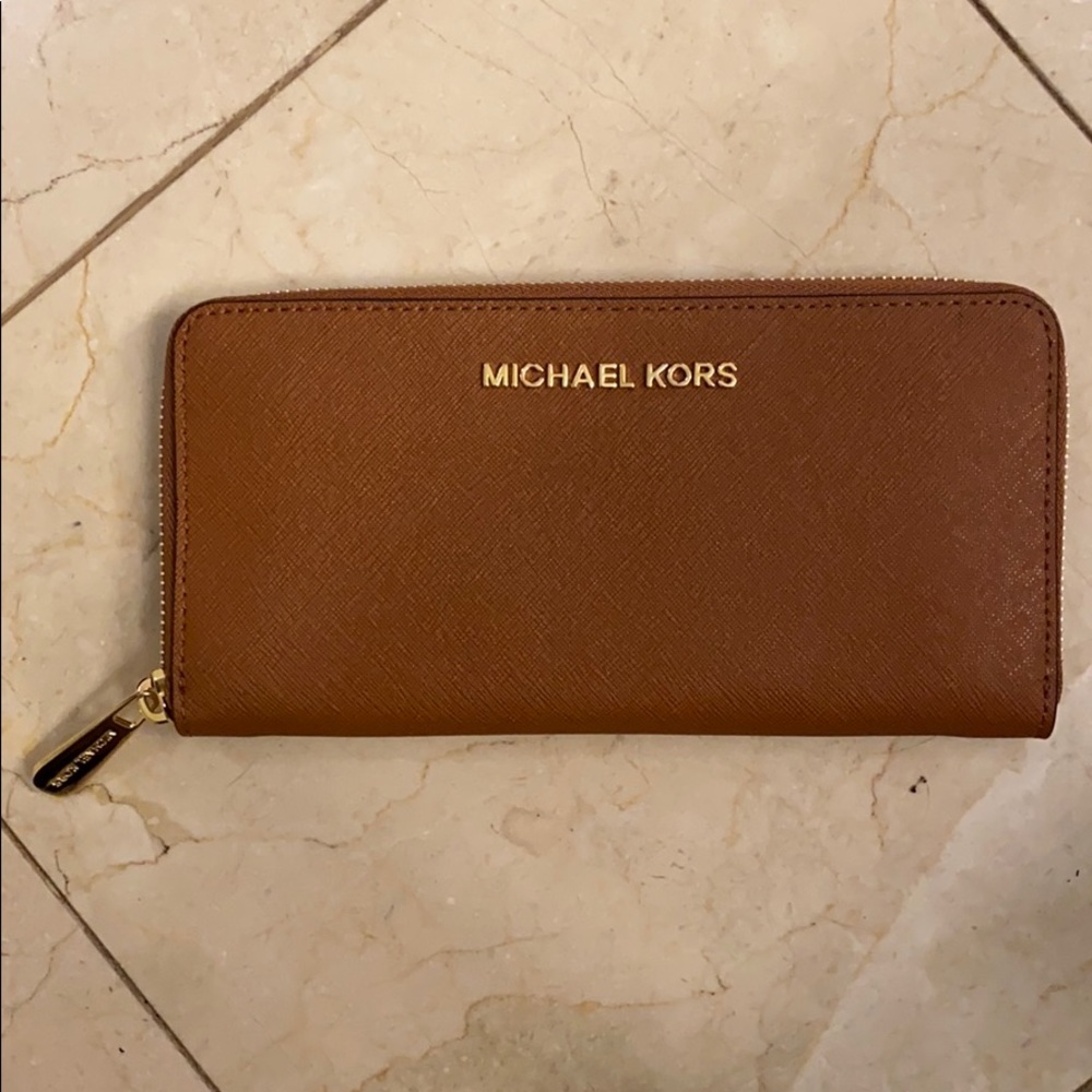 Michael Kors Zip Wallet